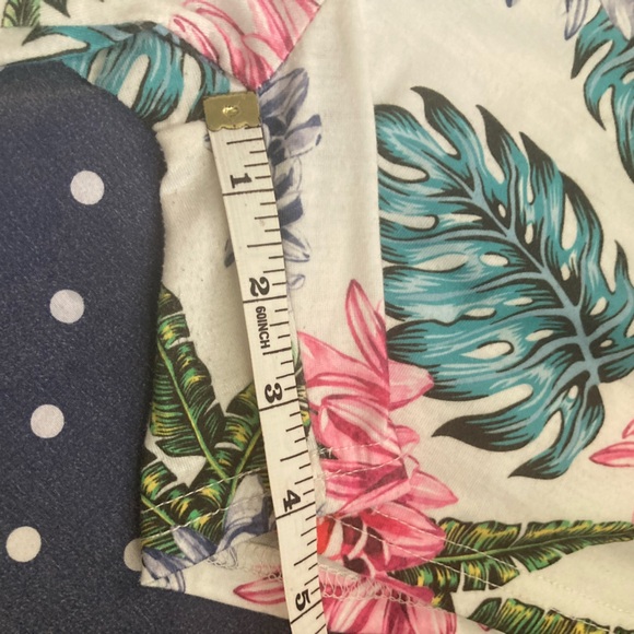 Girls’ Outfit Set: Pink top with floral shorts and pants - Picture 7 of 12